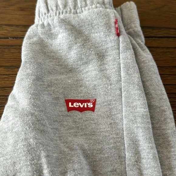2 great Levi size 2T sweatsuits - Picture 11 of 11